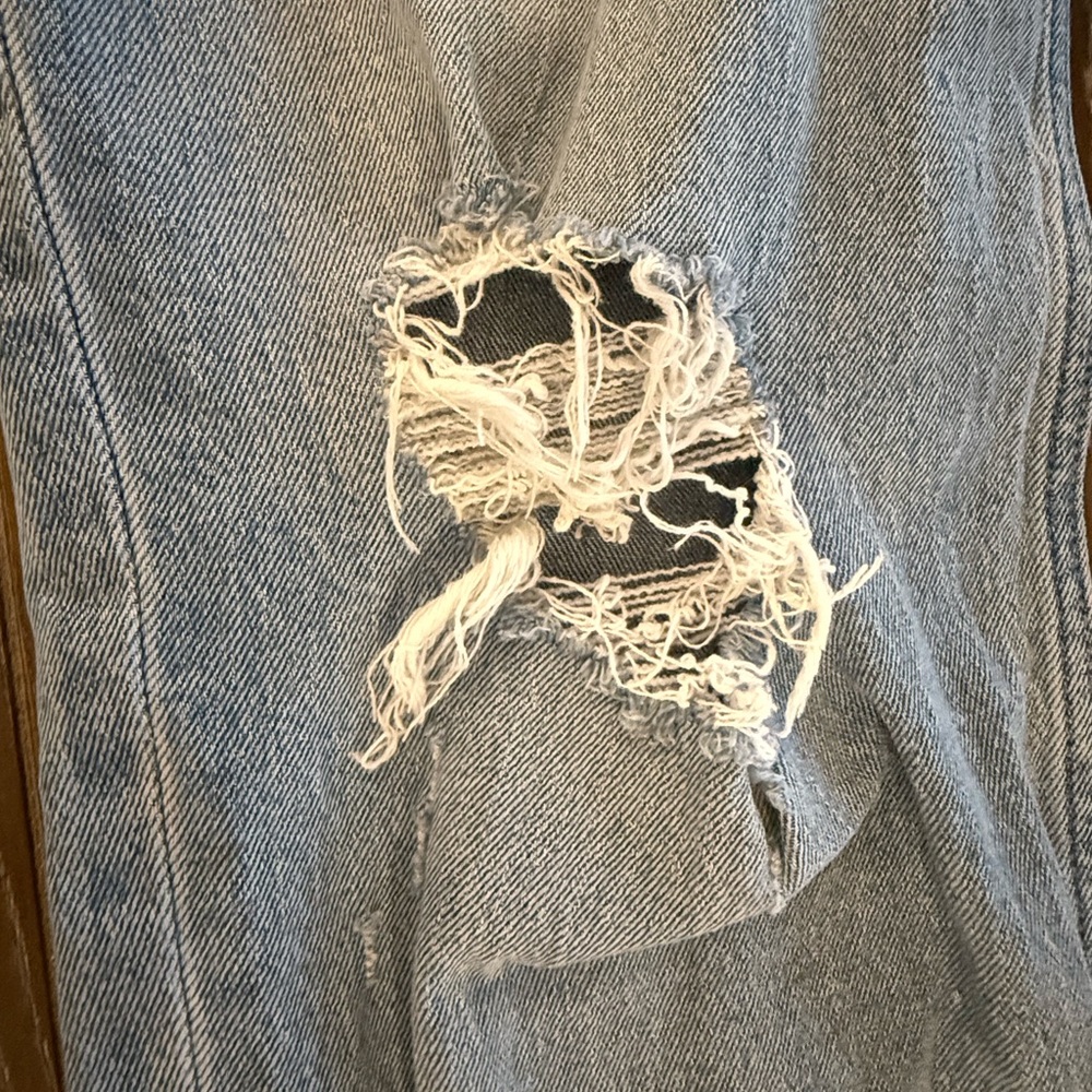 Old navy boyfriend loose distressed jeans - Picture 2 of 5